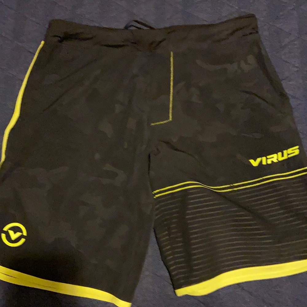 Virus velocity men’s shorts size medium